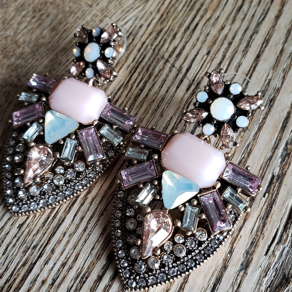 🎉💝BRAND NEW🎉Antique Gold Statement Earrings🎉💝